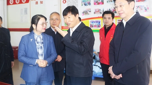 廣西壯族自治區(qū)黨委委員、常委、副書記劉小明蒞臨百裕集團(tuán)環(huán)江車間調(diào)研