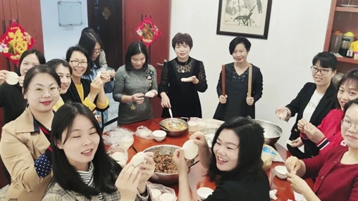 共享歡樂(lè) | 百裕集團(tuán)營(yíng)銷(xiāo)中心喜樂(lè)鬧元宵、暖心慶生日