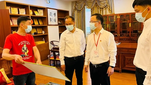惠安縣委常委、組織部部長洪亞清蒞臨百裕集團(tuán)研發(fā)中心調(diào)研指導(dǎo)工作