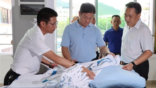 梧州市市委常委、統(tǒng)戰(zhàn)部部長何世恰蒞臨百裕集團(tuán)調(diào)研指導(dǎo)